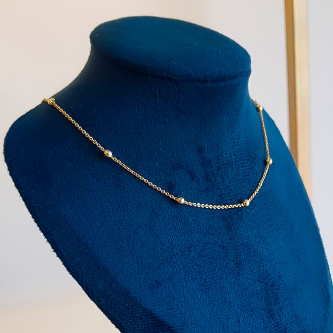 CHOCKER COM BOLINHA BANHADO OURO 18K